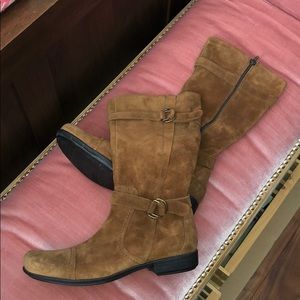 Sundance Light Brown Suede Boot Size 40.